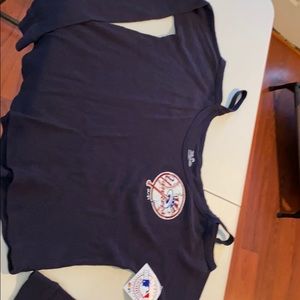 Yankees Womans majestic threads